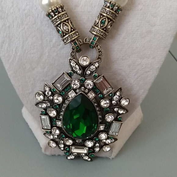 Heidi Daus Interchangeable necklace with golden cream pearls capped w crystals. - Picture 1 of 11